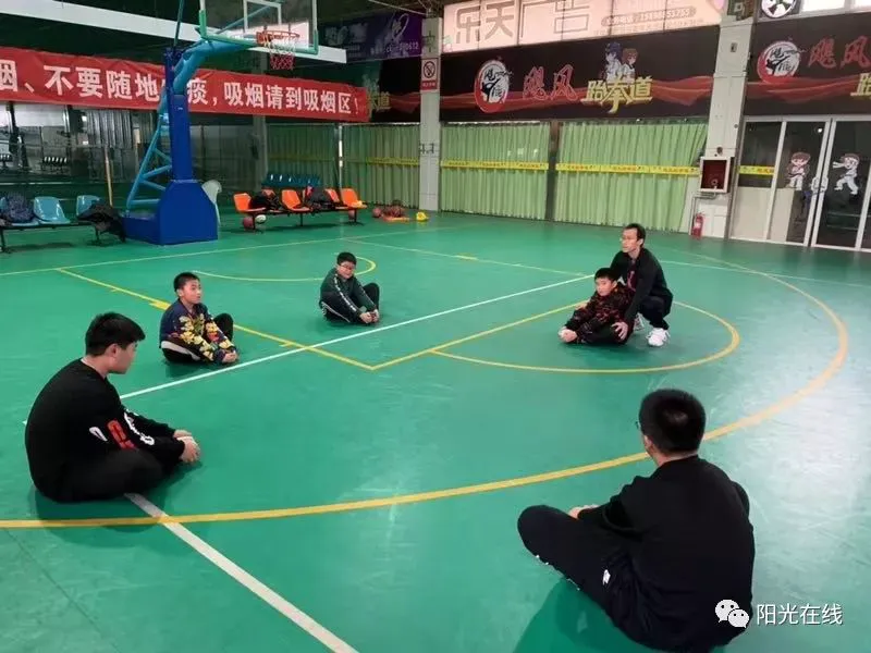 刻苦训练篮球时如何避免受伤的建议_2